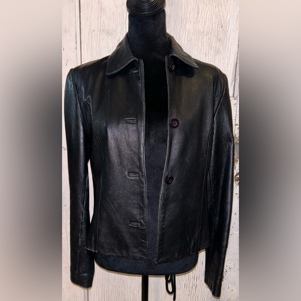 M.T. Studio cropped Leather, See wear, button missing - Picture 2 of 8